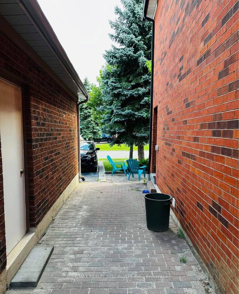 Fully furnished 2 bed 1 bath basement apartment.