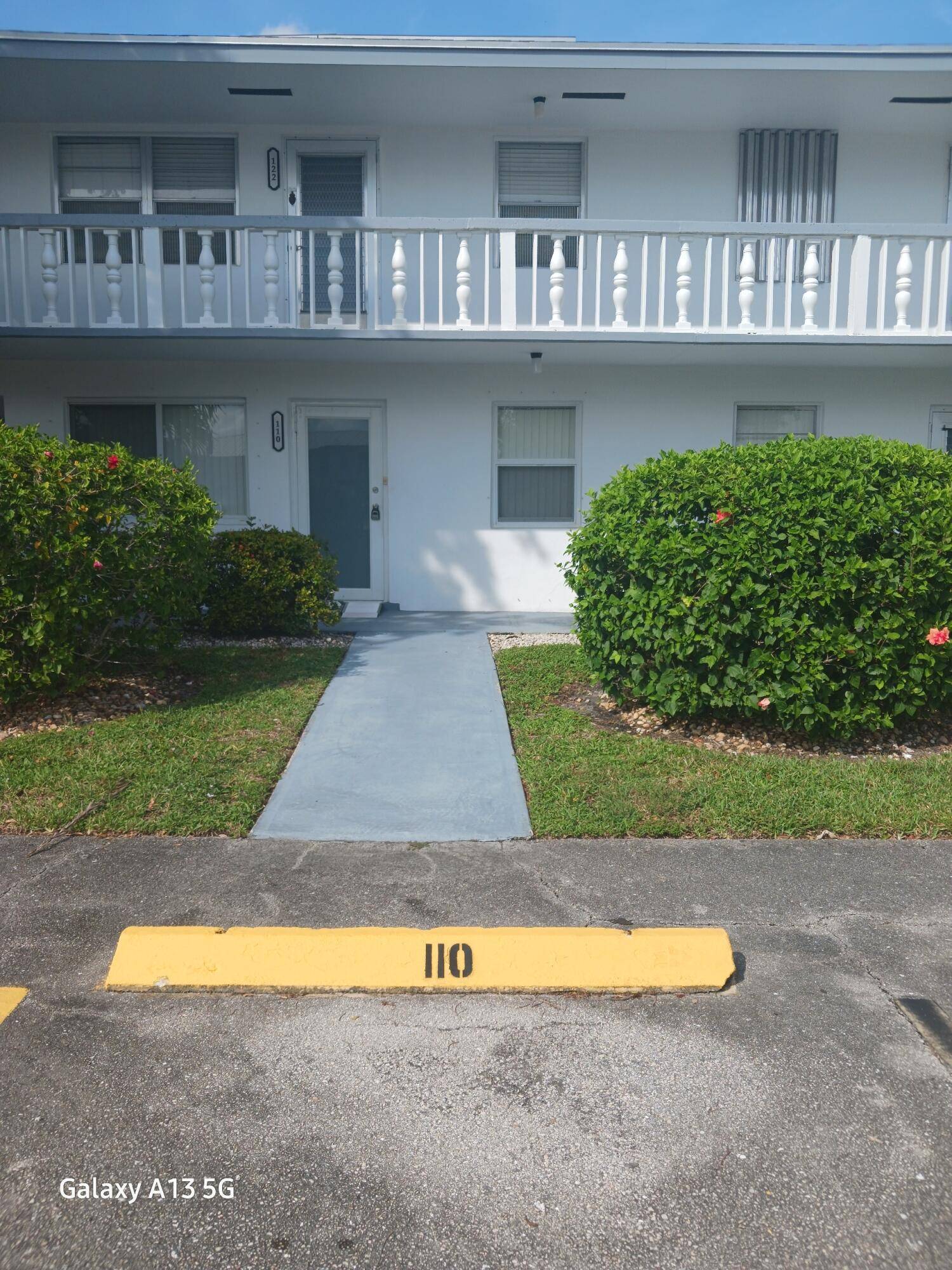Retirement is a breeze in this charming, wheelchair accessible 2 bedroom, 1.