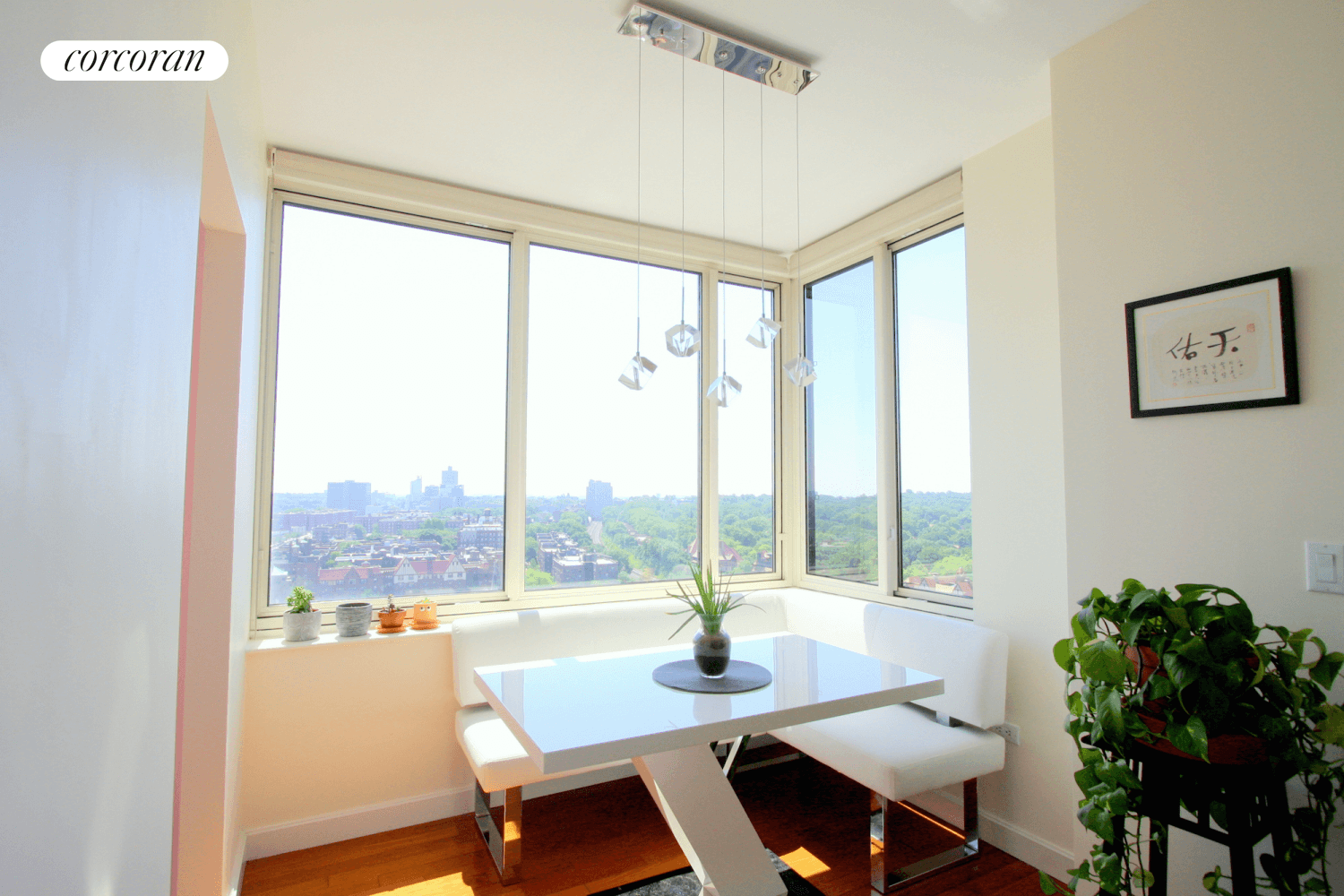 Sunny, luxury and Beautiful 2BR 2 Bath at Prime Location in Forest Hills, this lovely corner Penthouse home has 2 Exposures and amazing views, located in a full service building ...