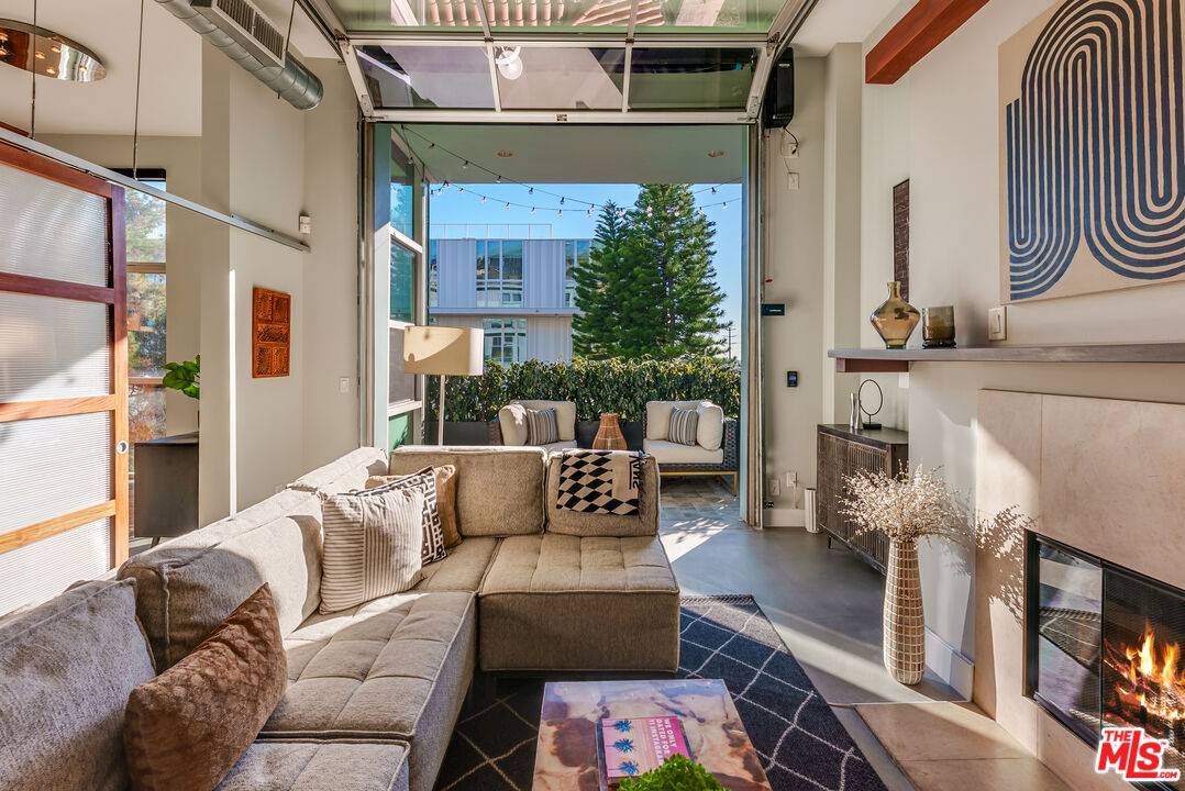 1152 N La Cienega Blvd 2BR Sunset Strip La