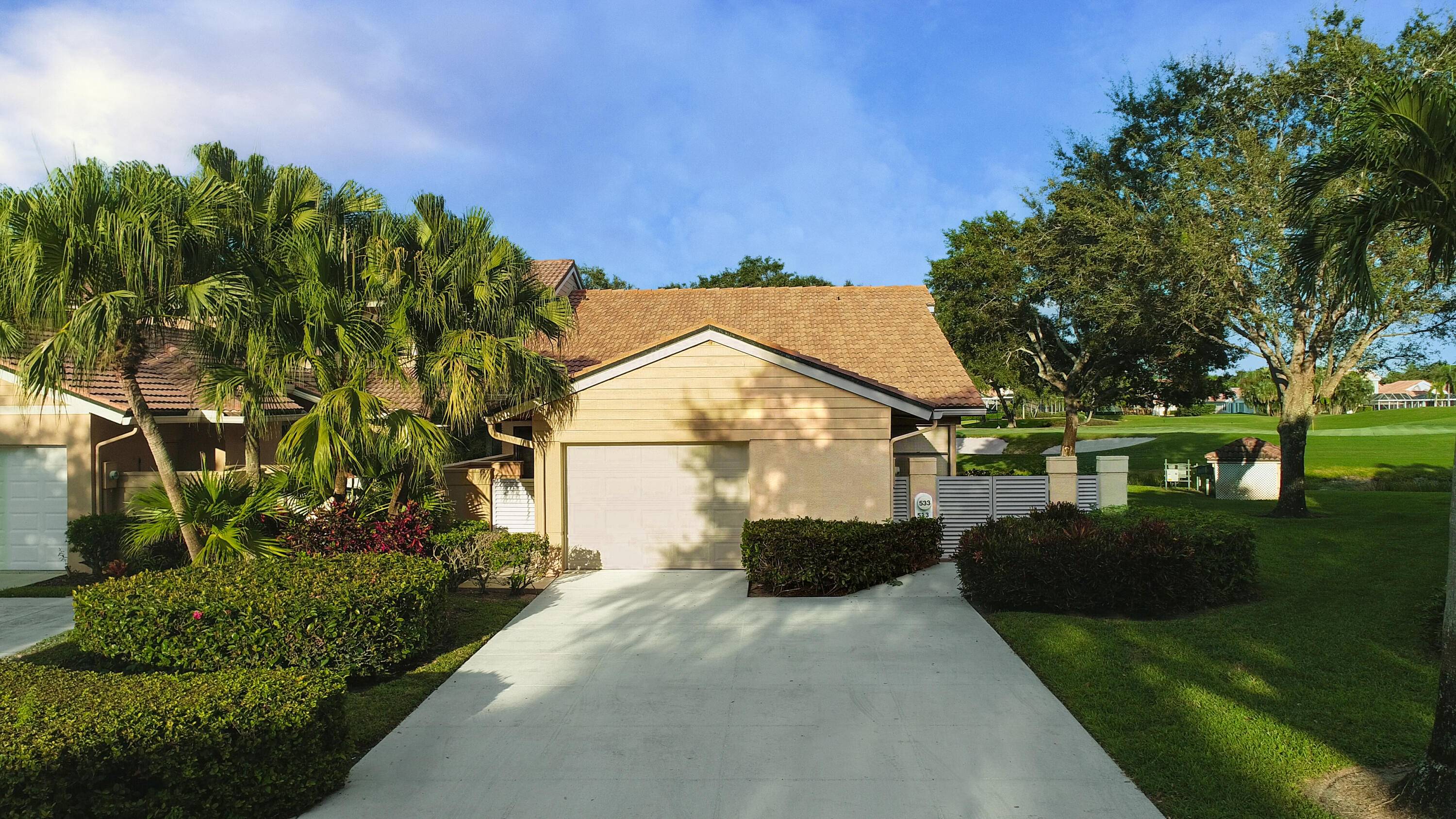 Luxury Golf Retreat in PGA National Your Perfect Getaway !