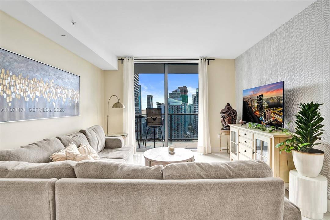 High floor 40th floor residence with breathtaking skyline and bay views.