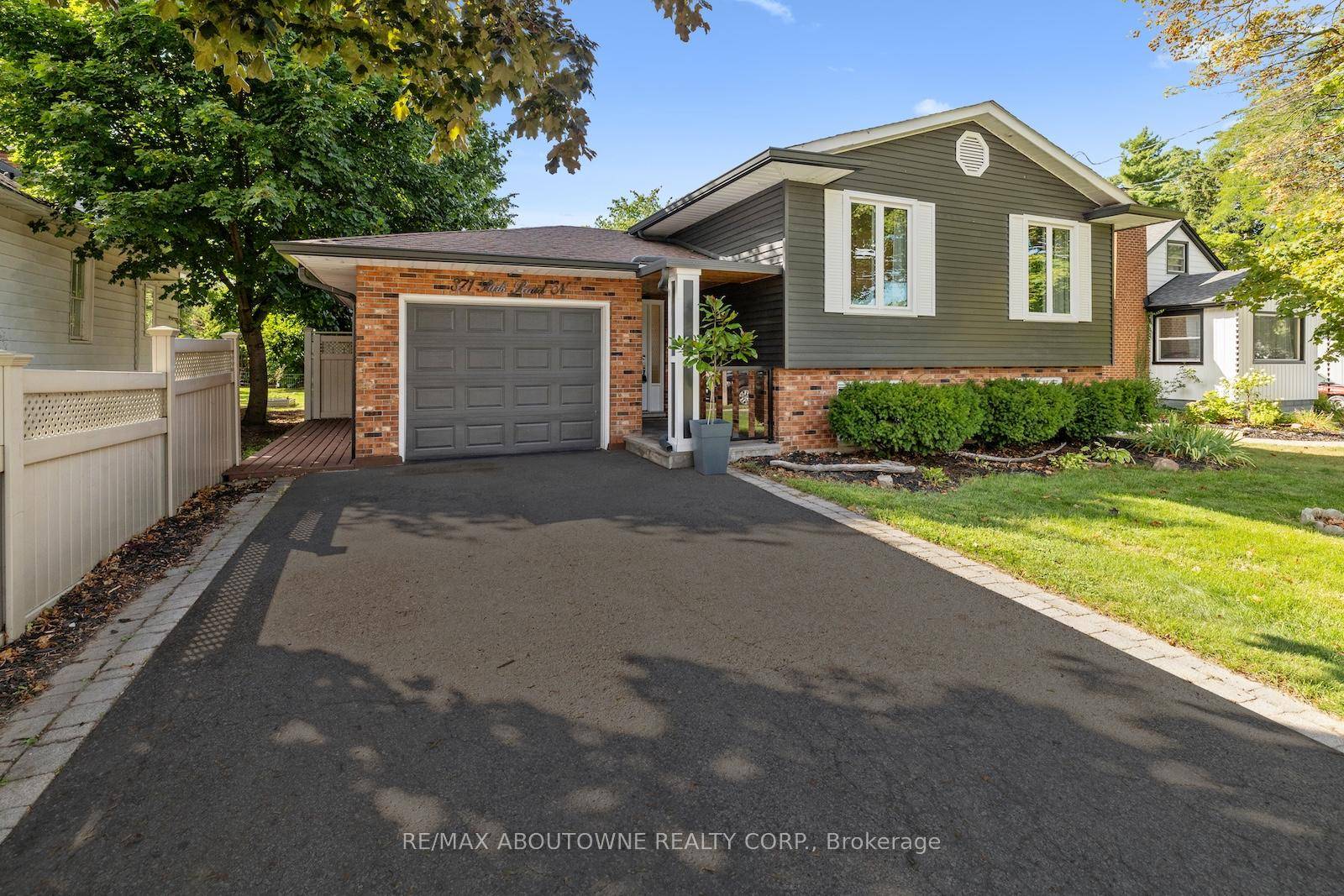 Welcome to 371 Park Road N, a beautifully updated raised bungalow situated on a 50 x 149 ft lot in the desirable, mature and charming Grimsby Beach neighbourhood.