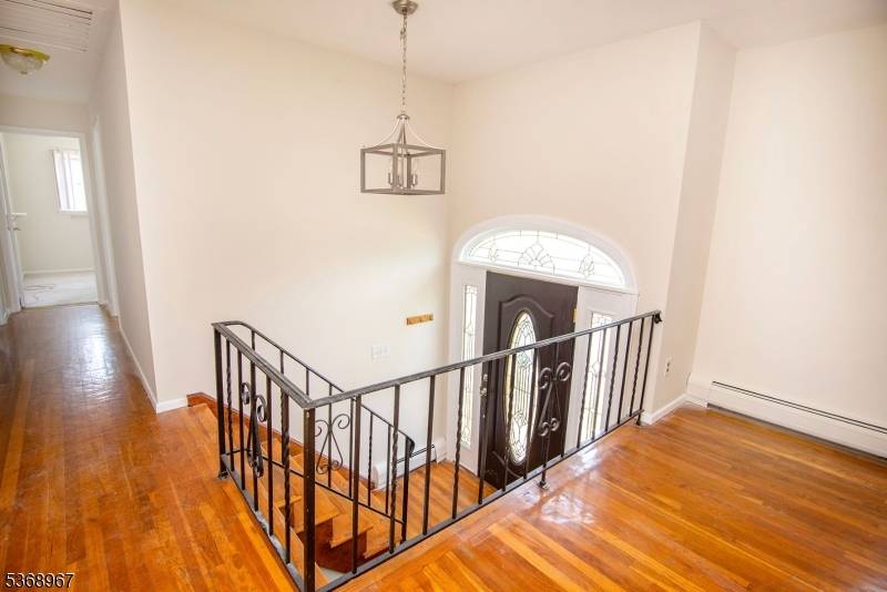 Welcome to this spacious 3 bedrooms 3 full baths bi level home located on a quiet and desirable cul de sac in Little Ferry The ground level features a cozy ...