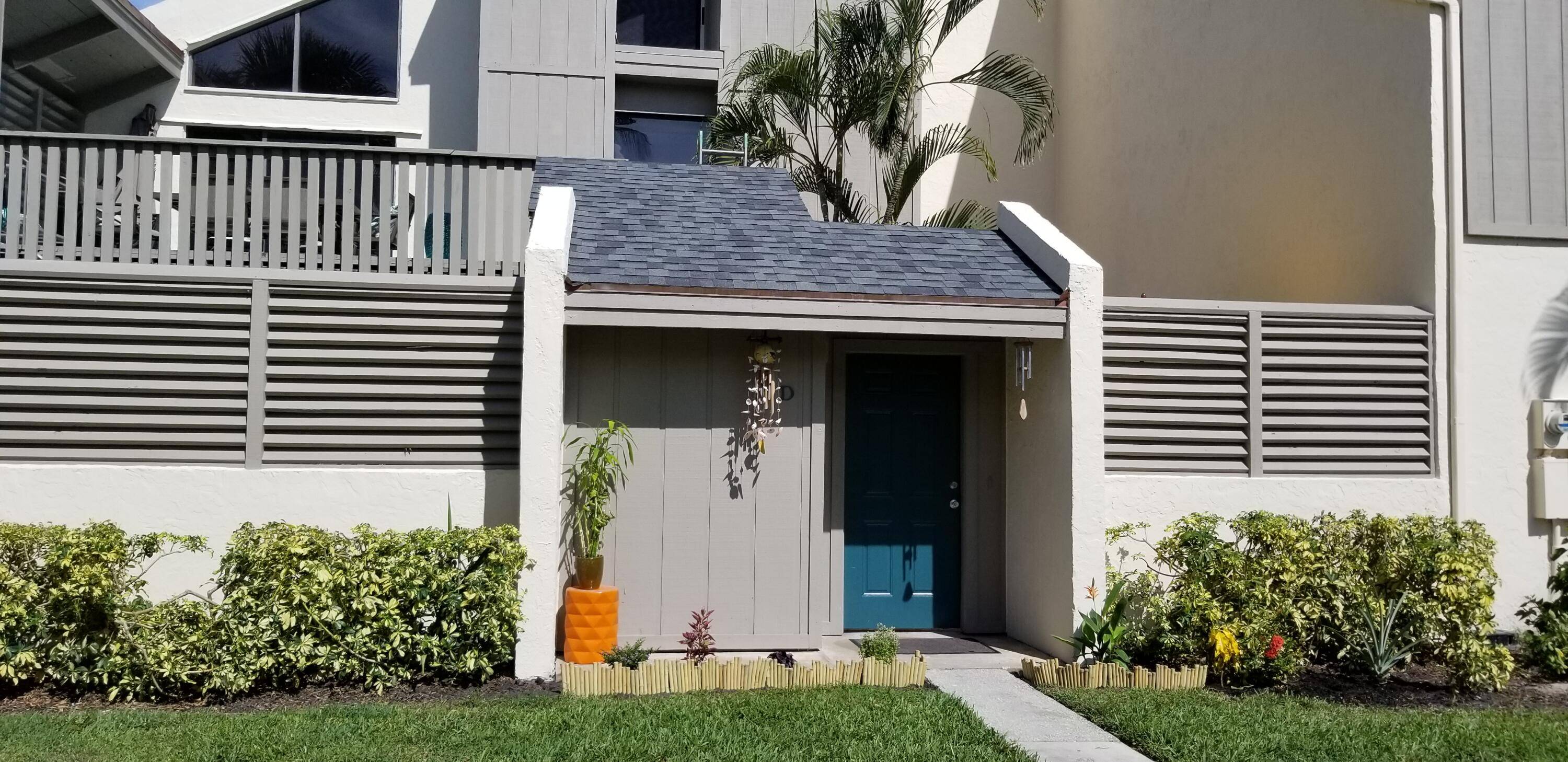 LOCATION, LOCATION, LOCATIONRenovated, Clean, Fully furnished and Turnkey and themed in the Beach Comfy Feel.