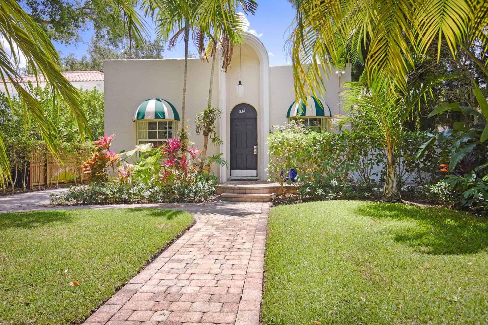 An Exceptional Opportunity in Flamingo Park Rarely Available Under 1 Million !
