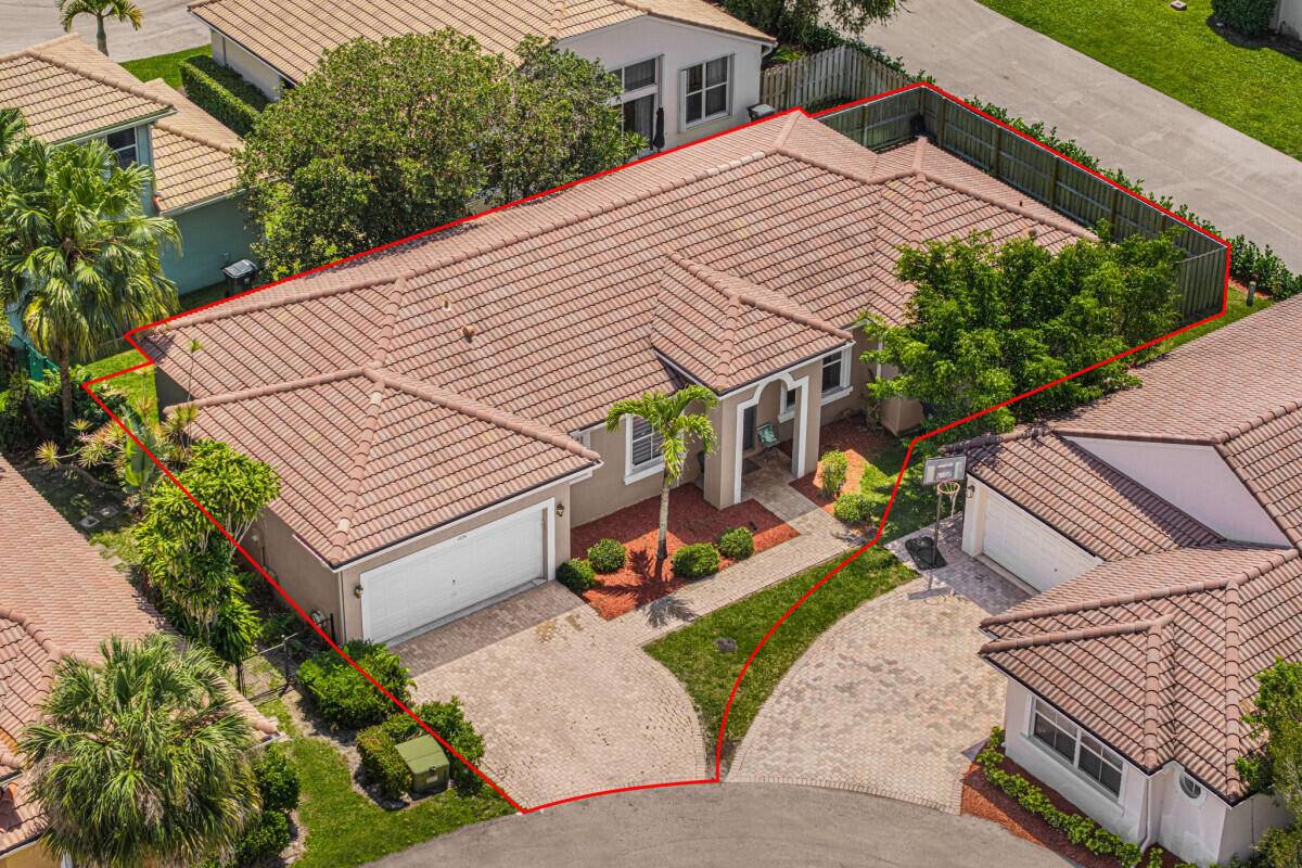 4 bedroom 2 bath 2 car garage beautifully renovated home, fully fenced lot for privacy on a cul de sac in the lovely Wellington Lakes community.