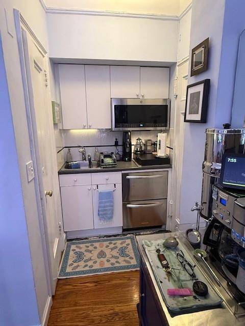 Available July 1st, 2025 Enjoy the perfect blend of modern comfort and classic charm in this beautifully updated one bedroom corner apartment.