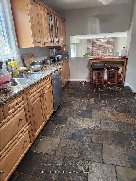 One 2nd Floor Room For Lease In A Well Maintained 3 Bedroom 3Pc Bathroom House !