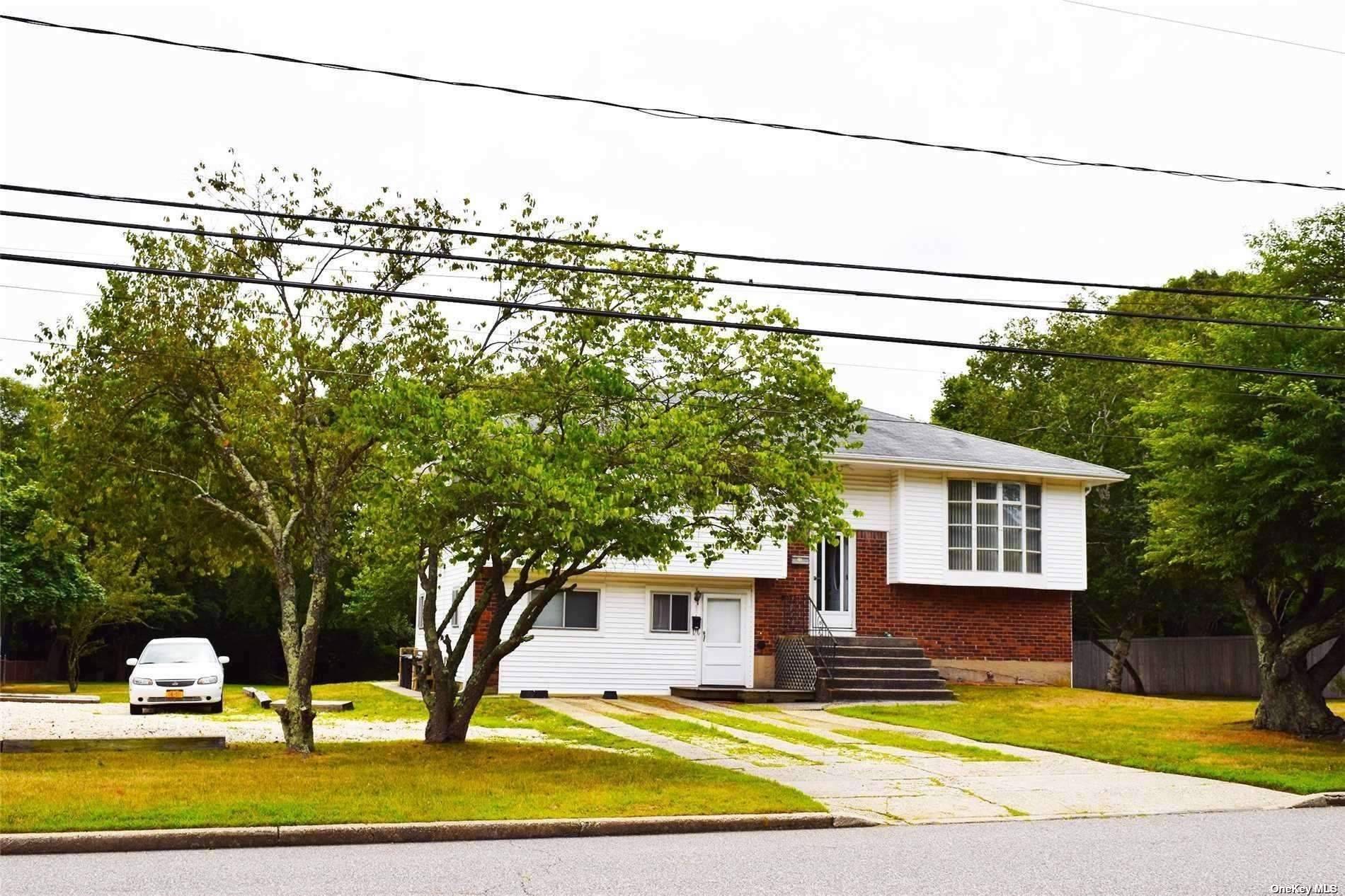 Rental features Private Driveway, Hardwood Floors, Freshly Painted and Professionally Cleaned, Eat in Kitchen with Granite Countertops and New Dishwasher, Three Large Bedrooms, Full Bath with a BathTub, and a ...
