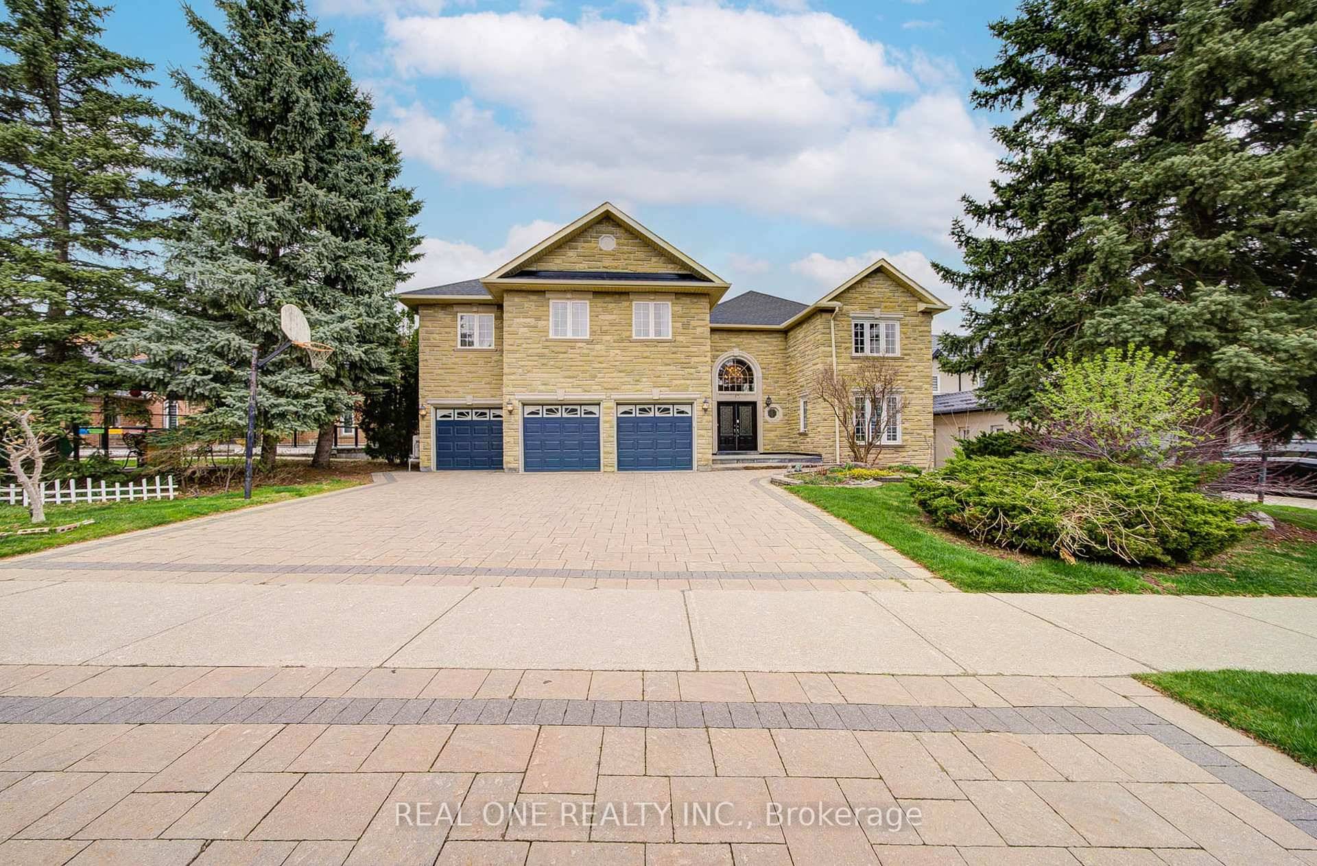 U Dream Home In The Most Prestigious Bayview Hill Community !
