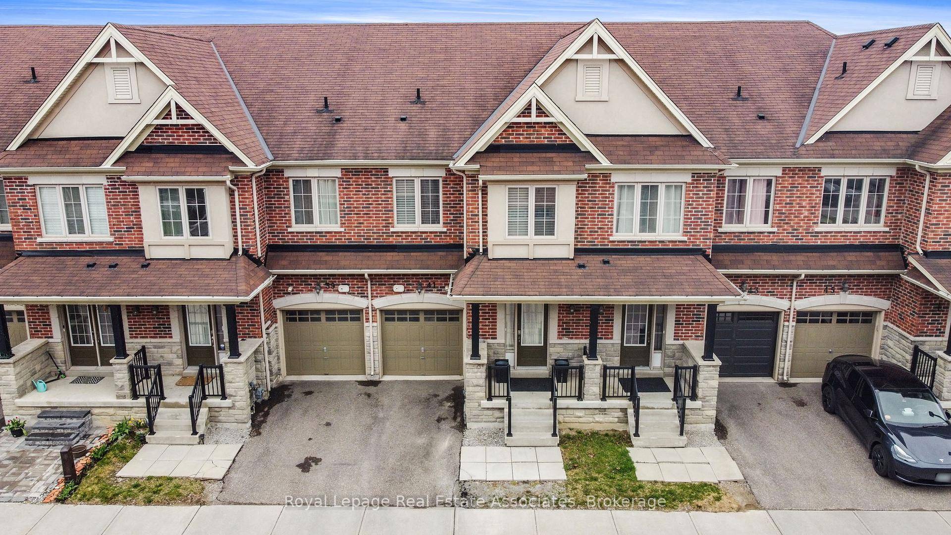 Welcome to this beautifully maintained, north facing 2 storey townhome, built in 2014, offeringapproximately 2, 000 sq ft of thoughtfully designed living space in one of Richmond Hills mostprestigious school ...