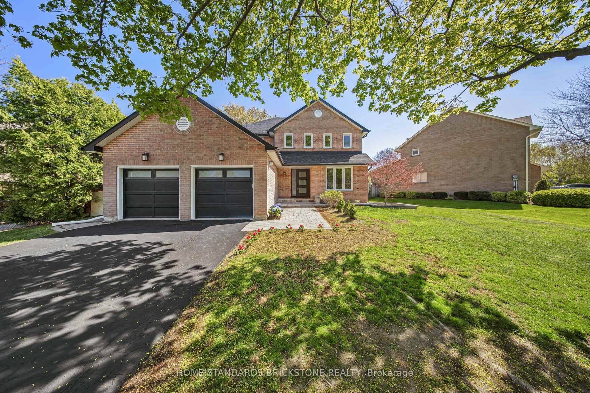 Nestled in a highly sought after Oakville neighbourhood, this fully reimagined home has been meticulously renovated from top to bottom, offering designer touches and thoughtful upgrades all around !