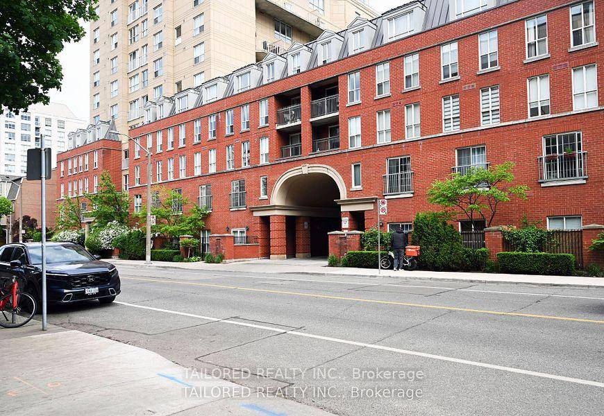Renovated 751 Sf 2 Storey, 2 Bathroom Light Filled Corner Unit Loft In The Boutique 119 Merton Street Building !