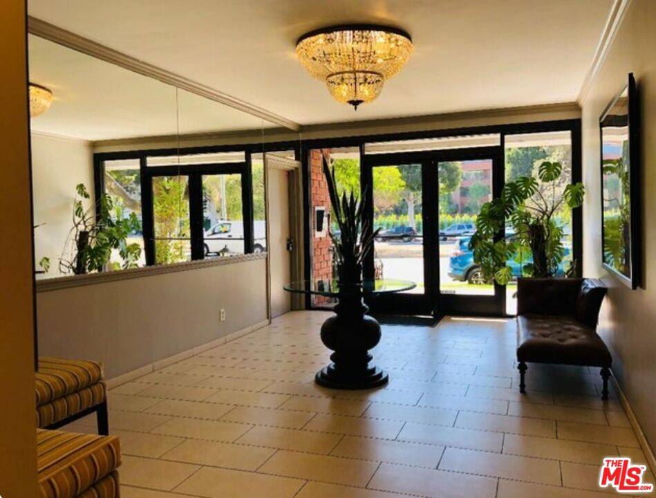 8871   Burton Way 2BR Beverly Grove La