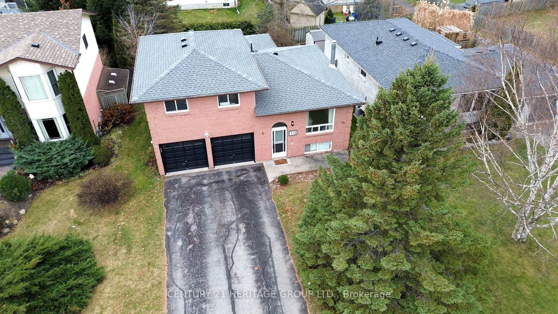 Amazing detached 3 bedroom home in highly desired, quiet cul de sac neighbourhood.