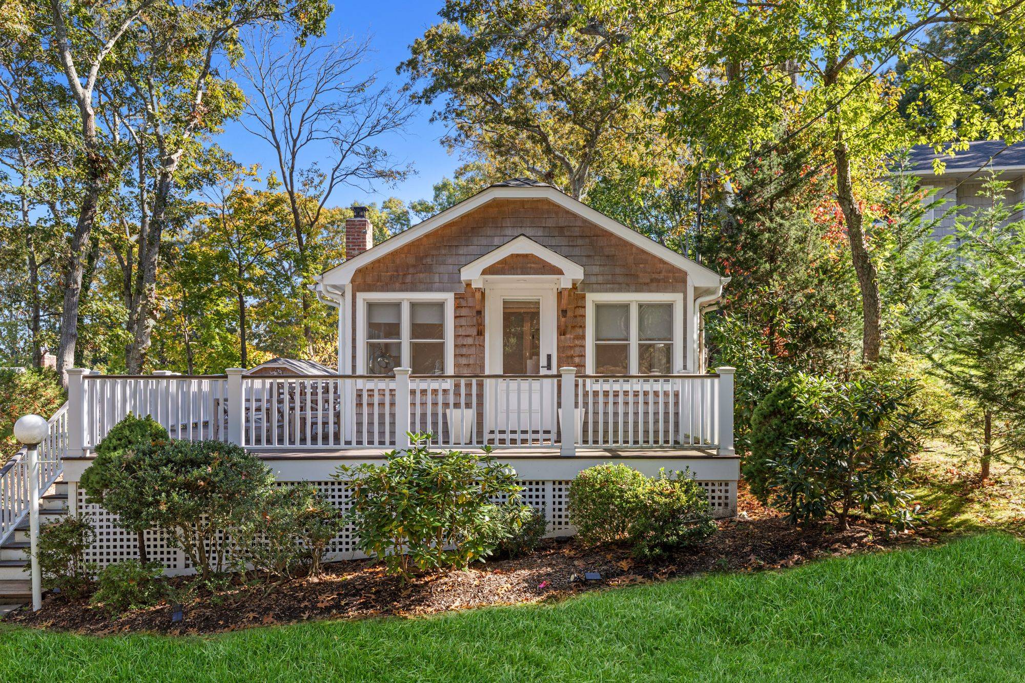 Sag Harbor Cottage With Bay View