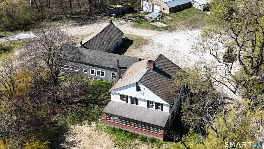 Historic 1762 Farmhouse Rare Restoration Opportunity Bring your vision to life with this authentic 1762 New England farmhouse, rich in history and full of untapped potential.