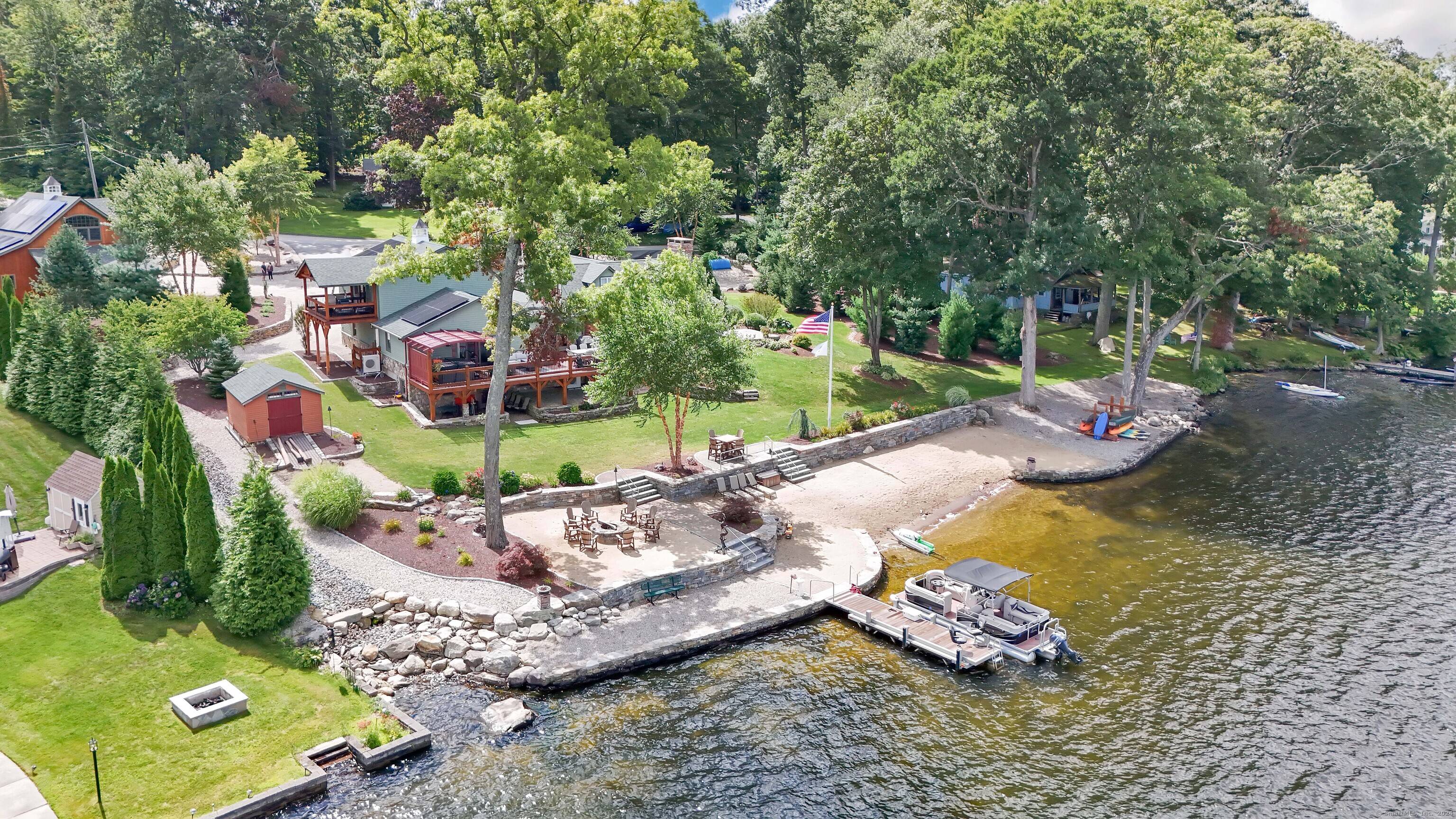 Welcome to your dream lakefront property !