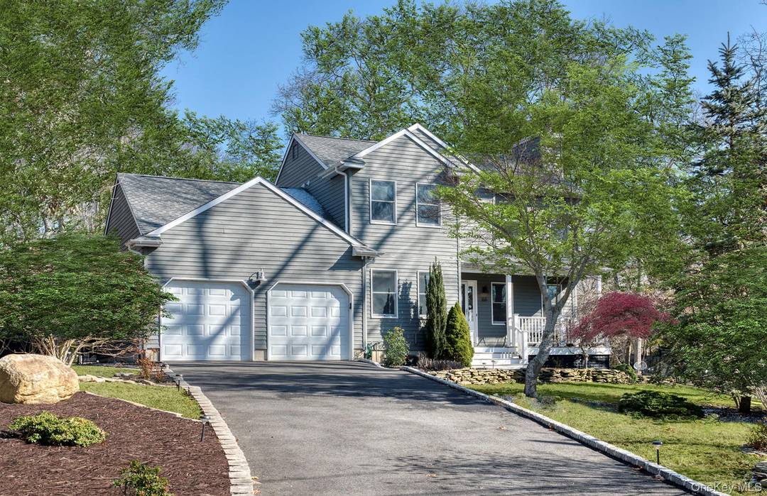 Southampton Cove Waterfront Community Located in the coveted waterfront community of Southampton Cove and set on 0.