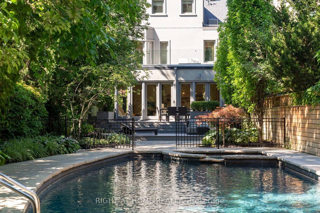 A distinguished Rosedale residence, 123 South Drive exemplifies the rare harmony of heritage, contemporary luxury, and absolute privacy.