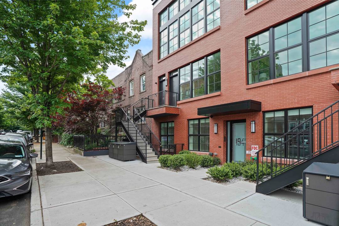 Discover the epitome of modern Brooklyn living at 194 30th Street, a remarkable new condominium development that offers a blend of simplicity, privacy, and refined elegance across its exclusive eight ...