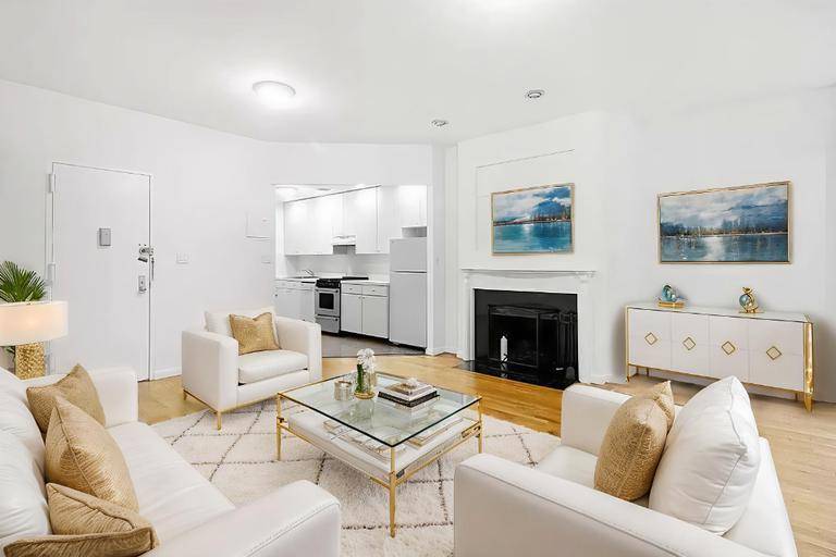 Available for Immediate move in !