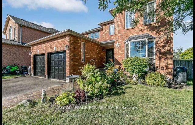 Enjoy the quaint town of Beeton in this beautifully upgraded 4 1 bedroom, 3 1 bathroom home in a highly sought after neighbourhood.