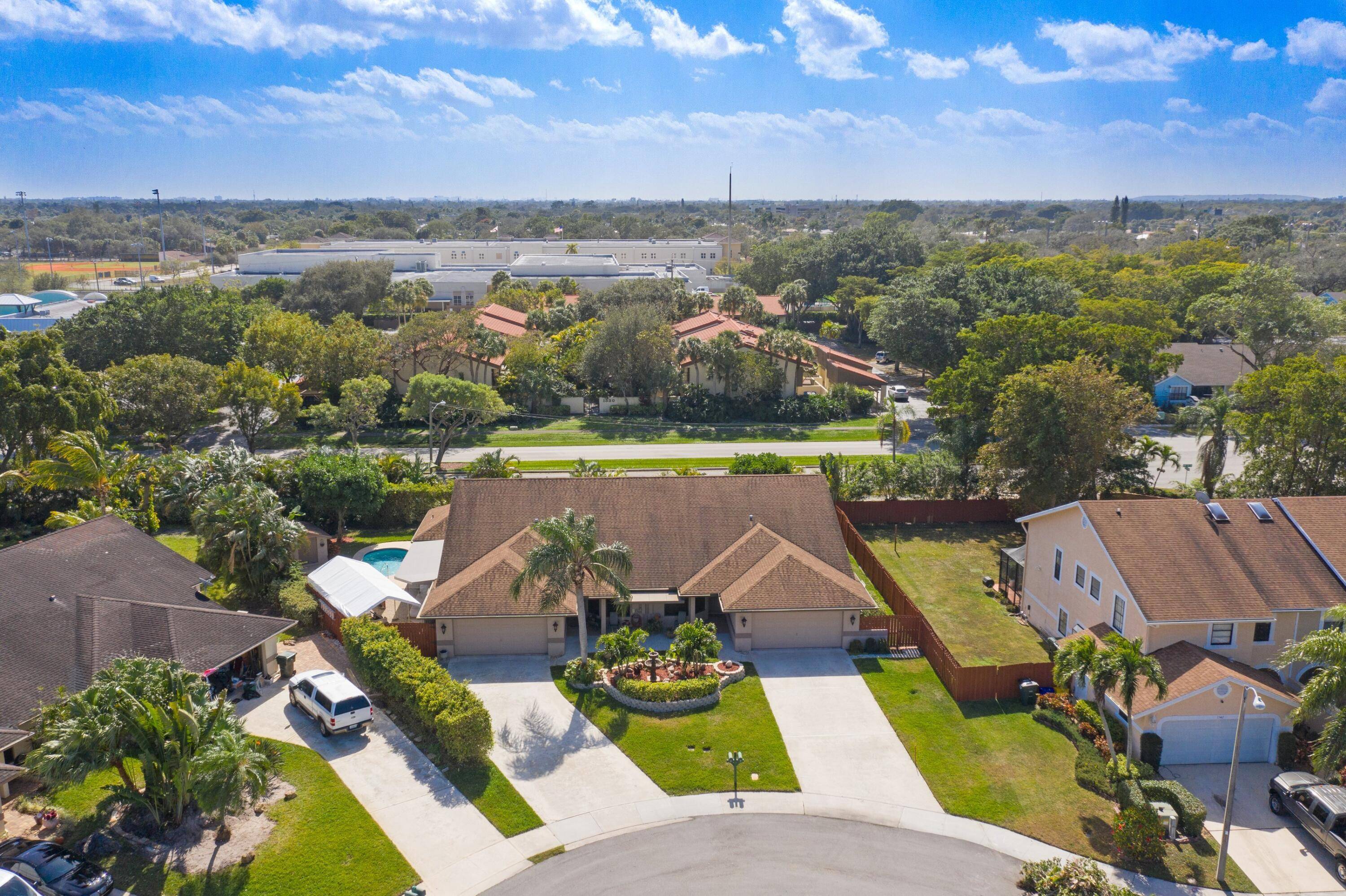 ABSOLUTELY GORGEOUS DUPLEX PRESTIGIOUS EAST BOCA RATON LOCATION OWN BOTH SIDES OVERSIZED LOT ON QUIET CUL DE SAC PRIVATE POOL NO HOA FEES Bright Open Split Floor Plan Both Sides ...