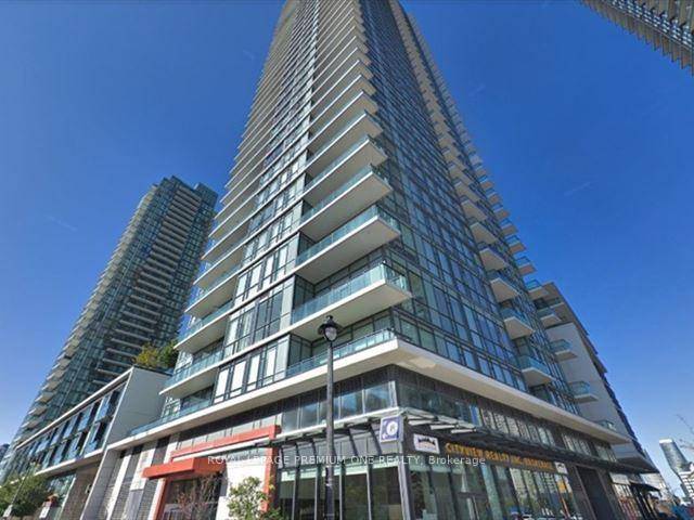 SUN FILLED UNIT IN A FANTASTIC LOCATION !