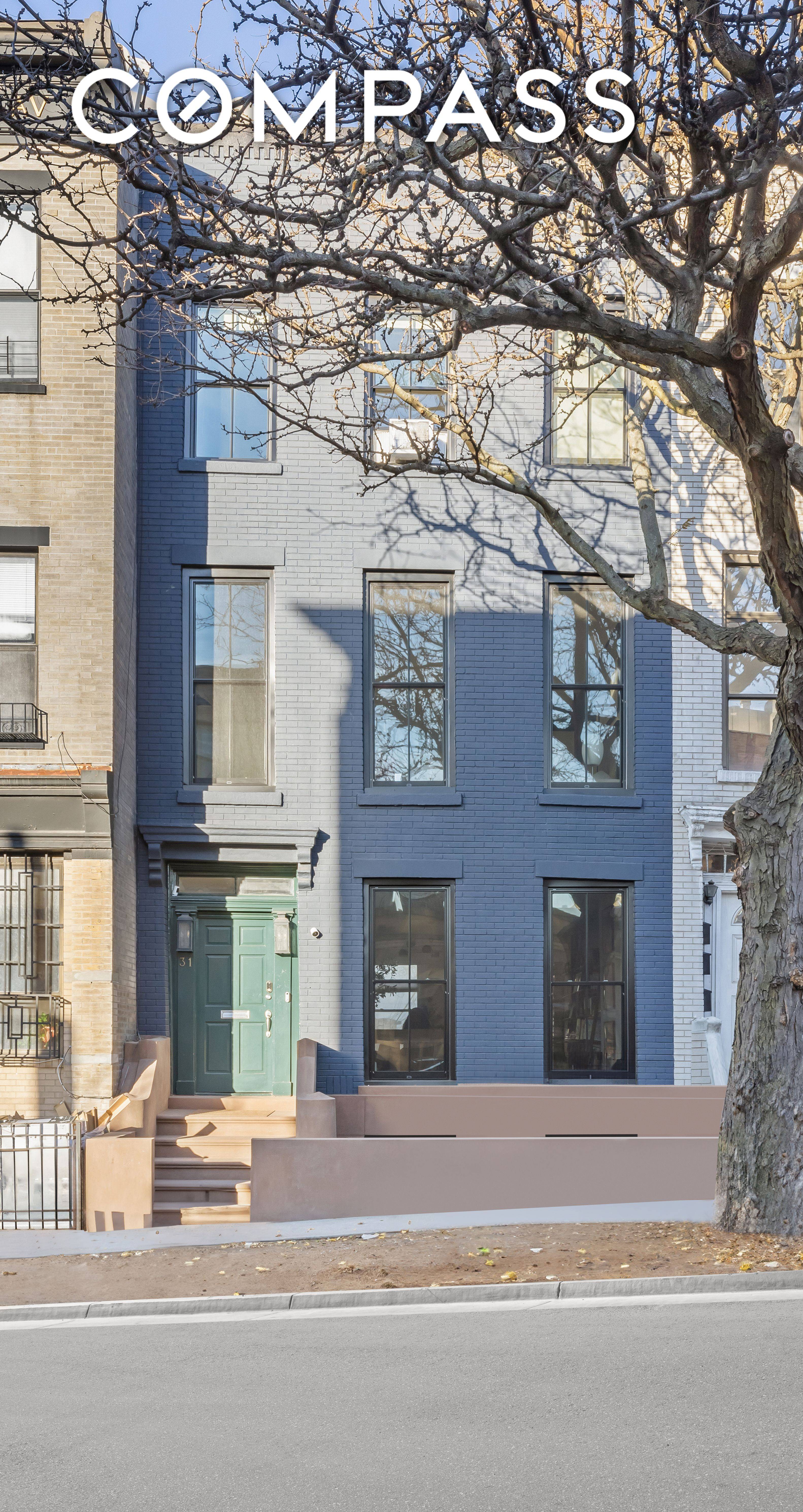 Set in Brooklyn s Columbia Waterfront District, 31 Woodhull Street is a beautifully updated four bed, four bath including one powder, townhouse that seamlessly blends contemporary upgrades with its original ...