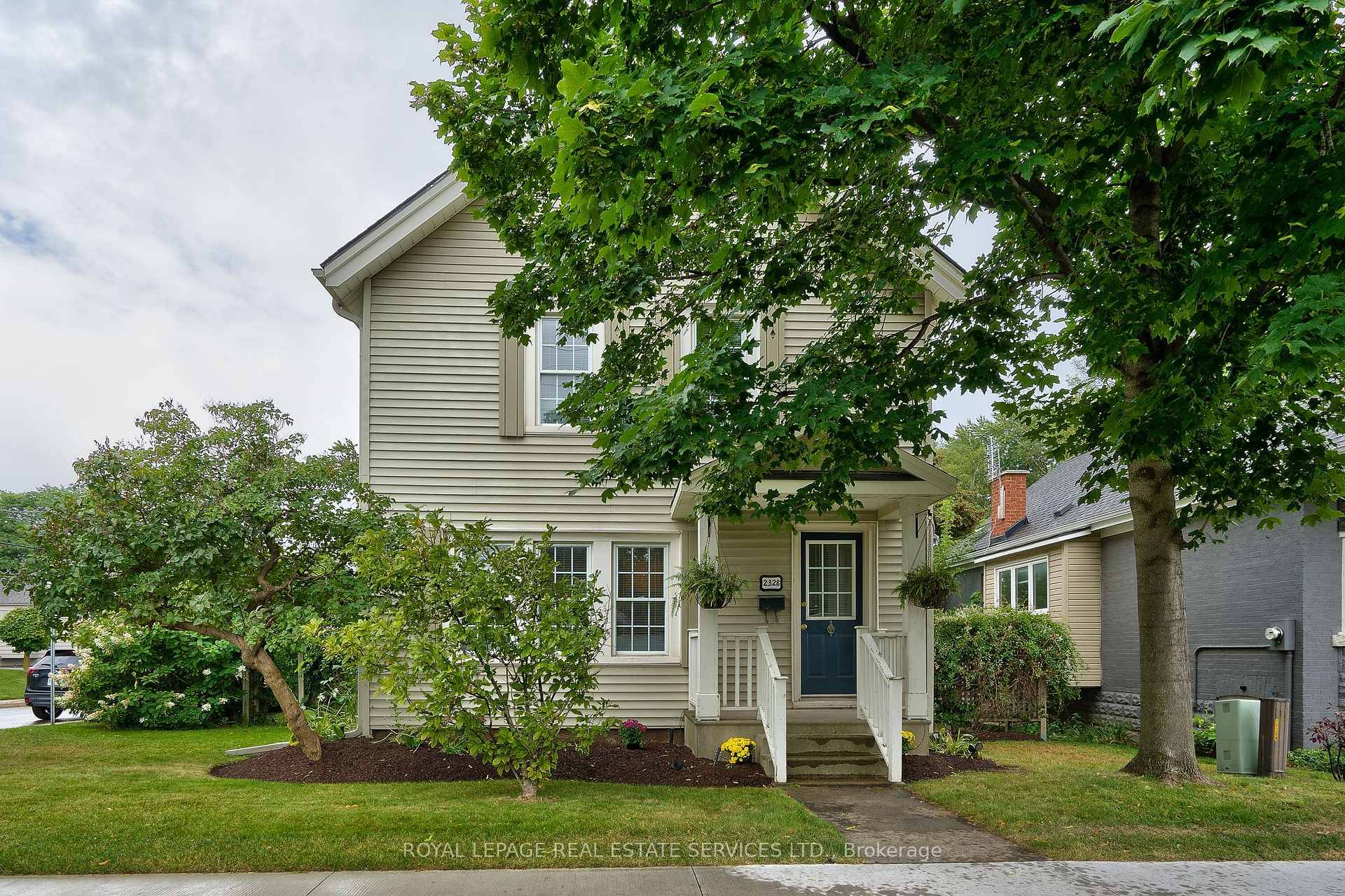 Charming, renovated 3 bedroom, 2 bathroom home in desirable South Burlington !