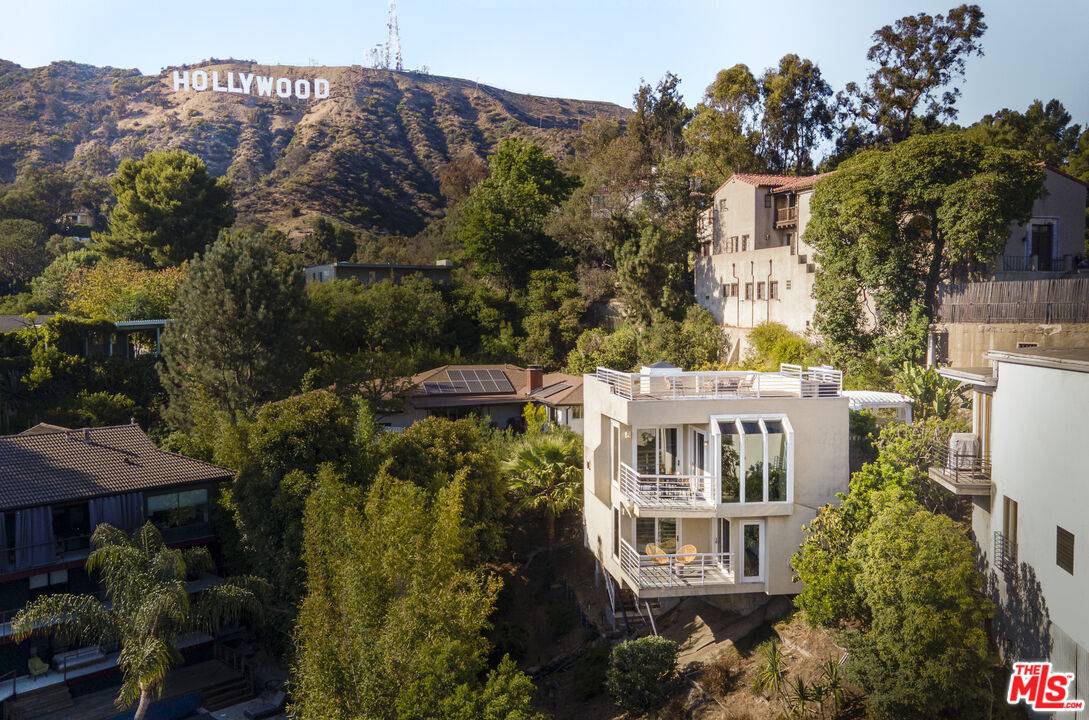 6180   Rockcliff Dr 2BR Hollywood Hills East La