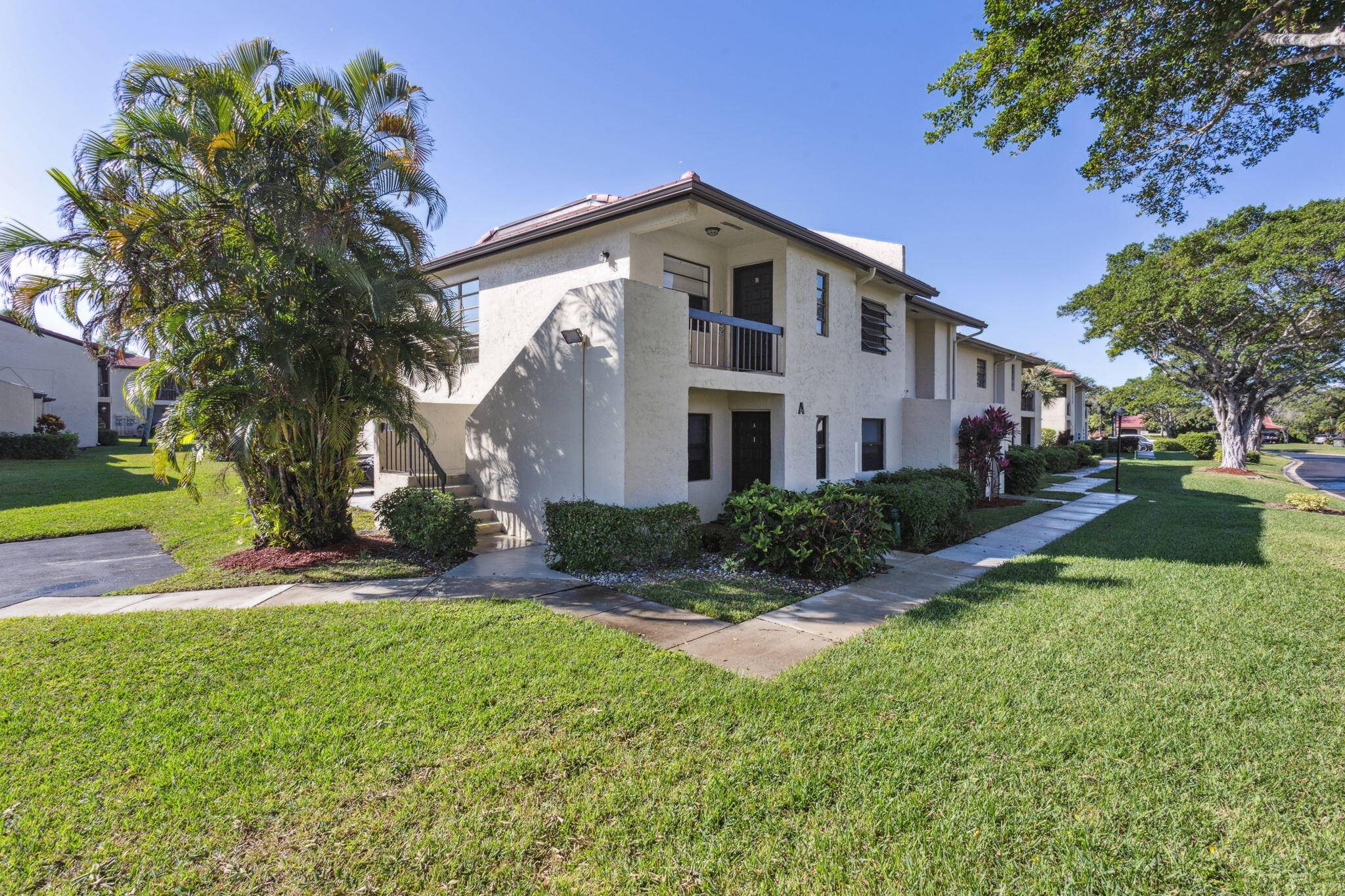 Gorgeously renovated, beautifully kept corner unit, private entrance in the Fairways of Boca Lago !