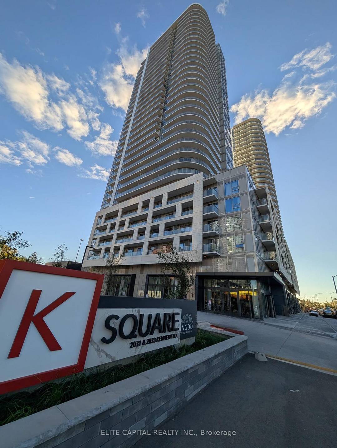 Beautiful, bright, and well maintained fully furnished condo with a large 50 sq.