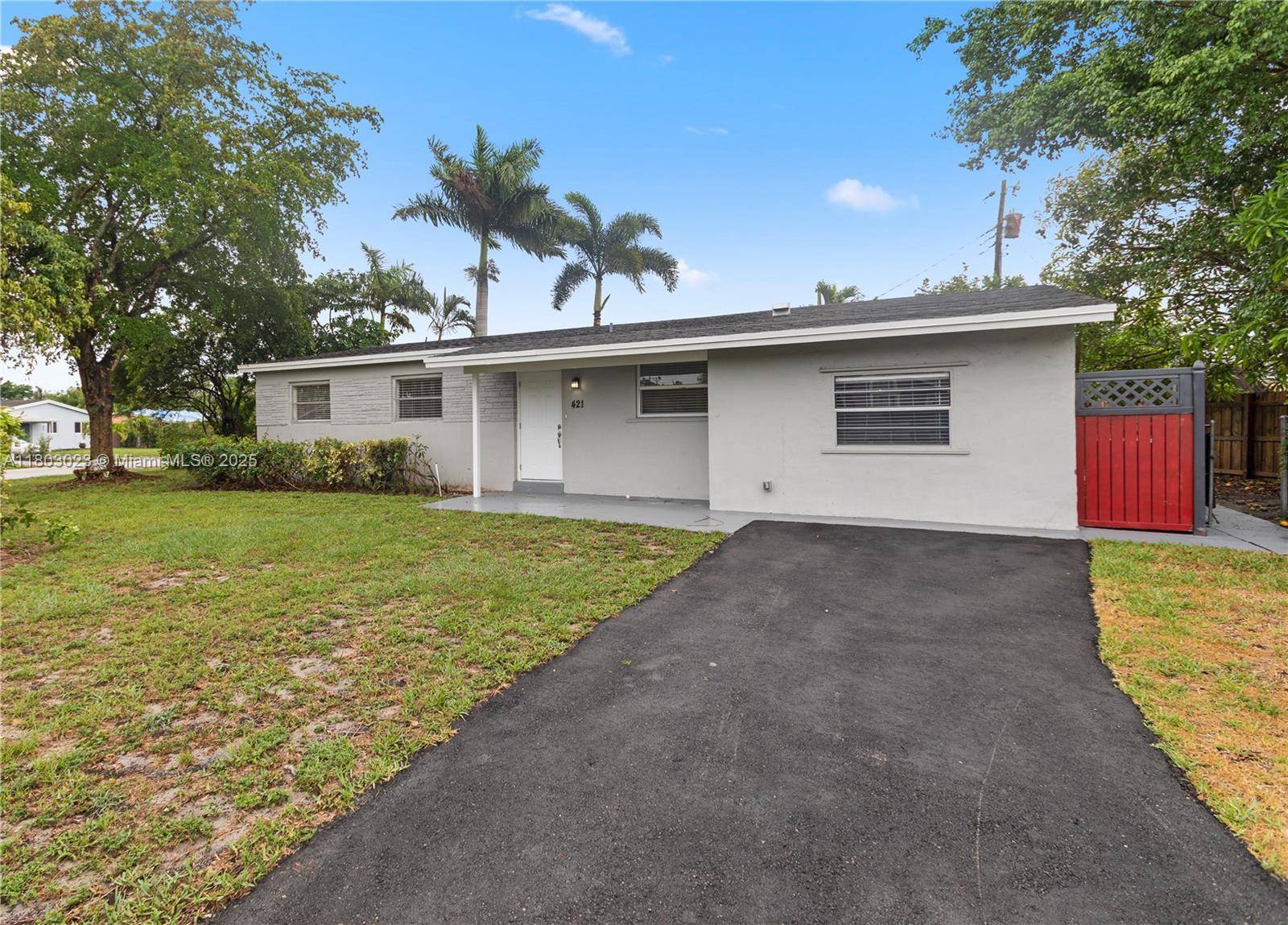 Welcome to this single family home in Pompano Beach !