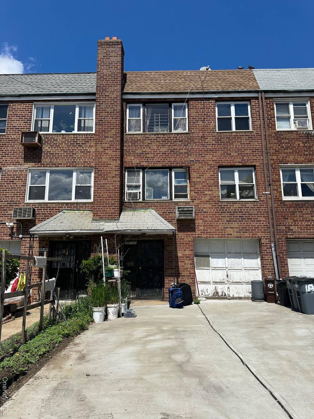 Conveniently located 2 family home in Flushing.