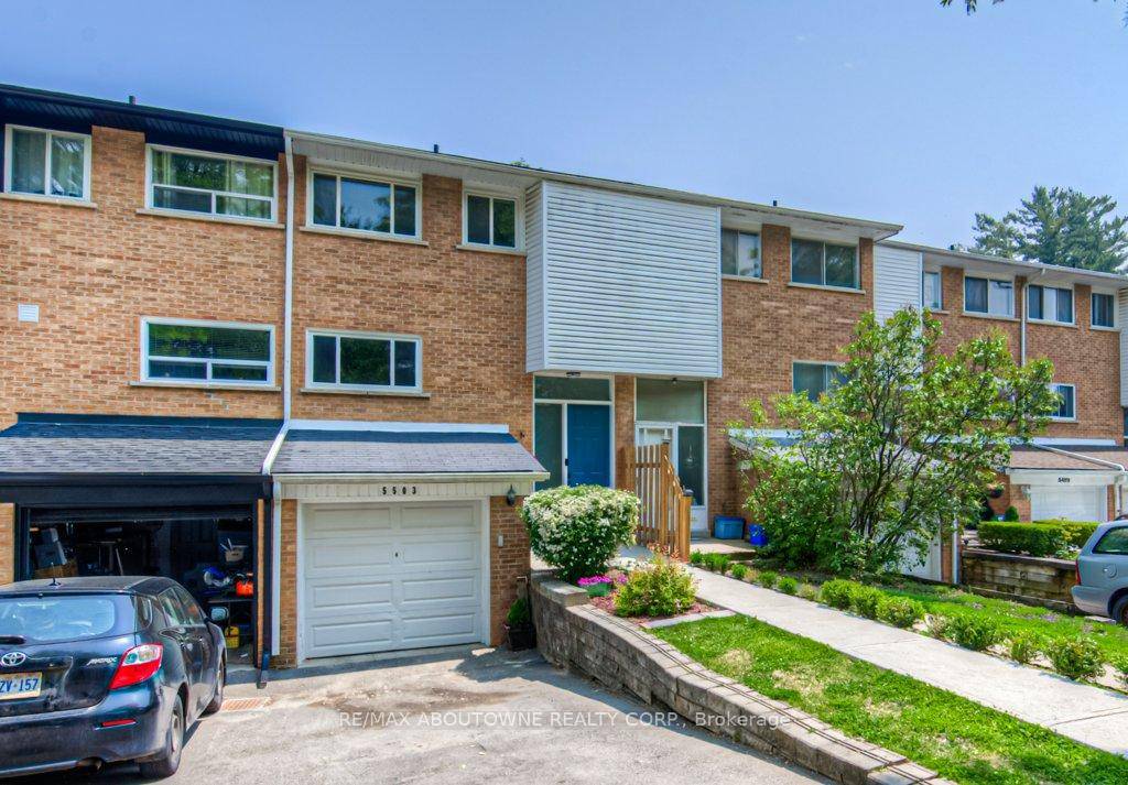 Updated 4 Bedroom FREEHOLD Townhome in the highly desirable Elizabeth Gardens neighborhood, Burlington.