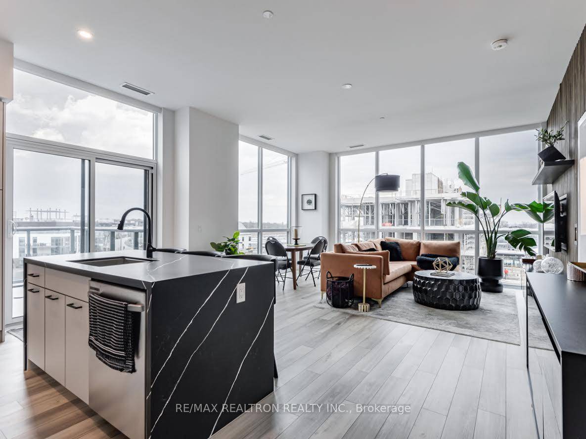 Welcome to this phenomenal penthouse with the most amazing view.