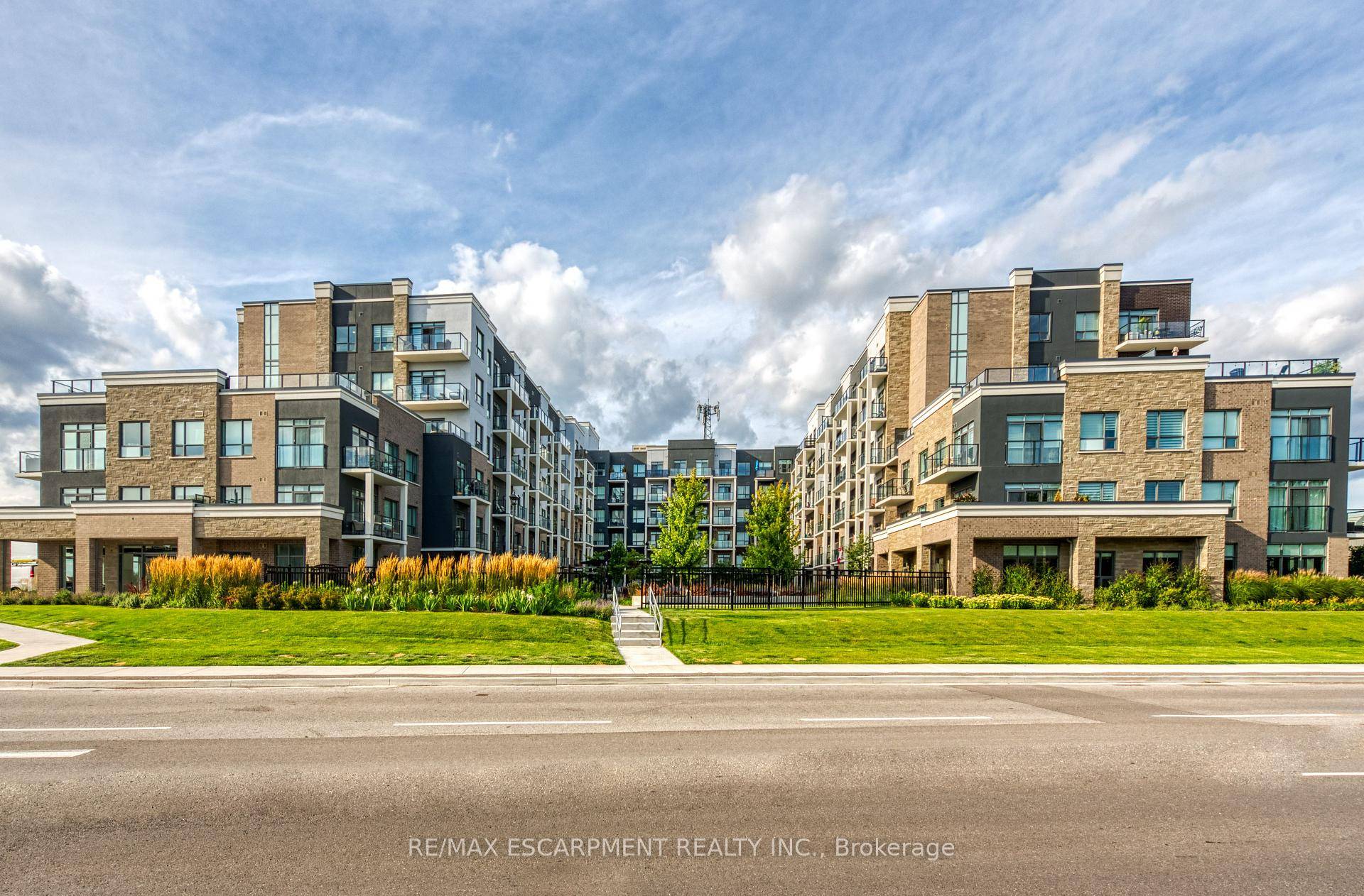 Recently built 1 bedroom den condo comes with 1 underground parking spot, 1 storage locker and features a state of the art Geothermal Heating and Cooling system which keeps the ...