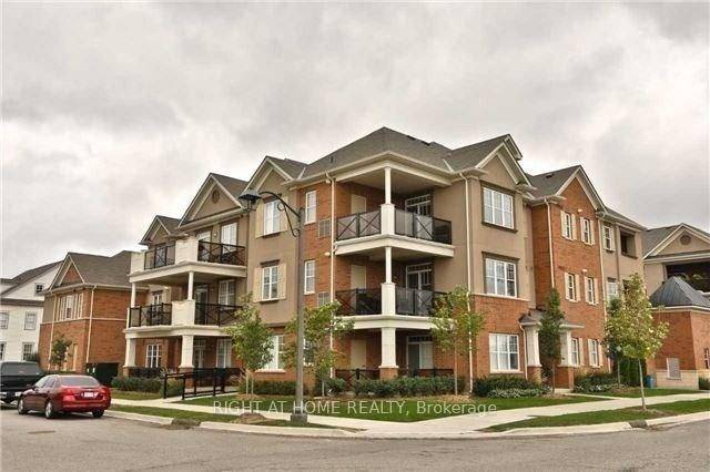 Rarely Offered Ground Floor Ballantry Oak Park Urban Town !