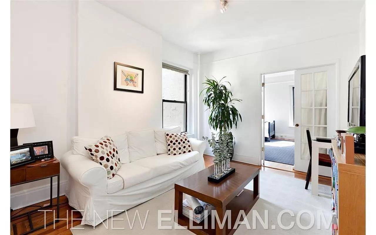 CHELSEA BLISS ! Move right into this lovely apartment with 10 foot ceilings in a well maintained pre war building.