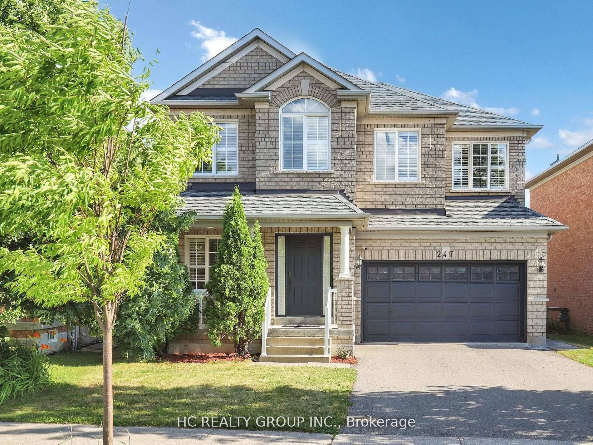 Fall in love with this beautifully updated, fully detached 2 storey 4 Bedrms home nestled in a high demand neighbourhood.