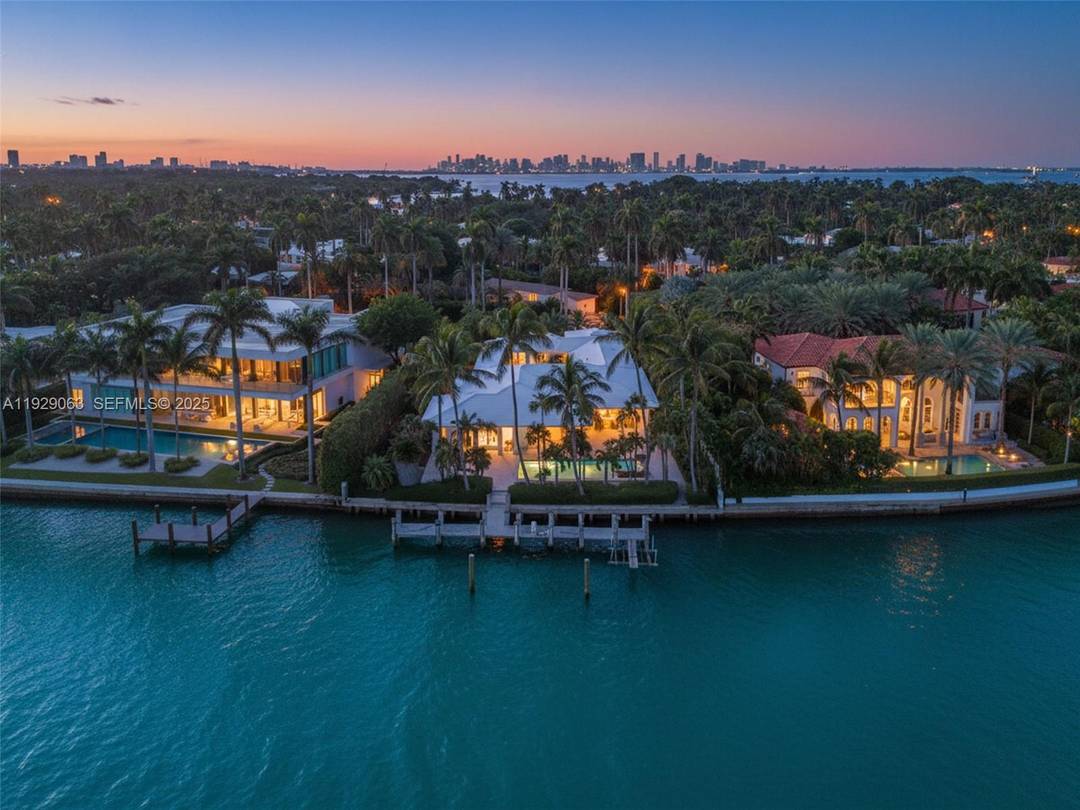 An exceptional waterfront opportunity on La Gorce Island, one of Miami Beach s most exclusive 24 hour guard gated enclaves.