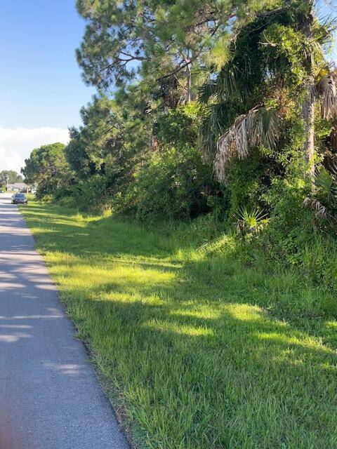 Welcome to Paradise ! Imagine the possibilities for developing this Prime Land in the heart of Port St Lucie.