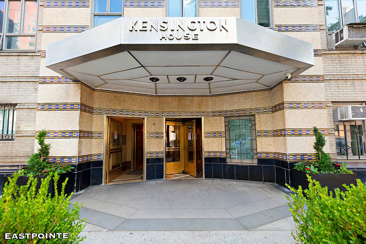 Residence 816 at The Kensington House One of the largest and most spacious studio apartments at The Kensington, Apartment 816 beautifully combines classic prewar elegance with modern comforts.