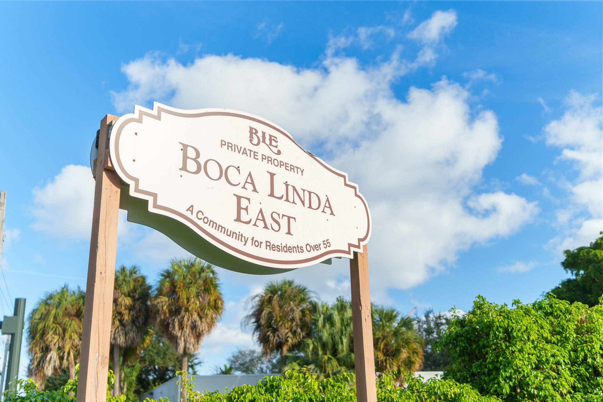 Rarely available 1st floor corner 3 bed condo with full sized washer and dryer inside.