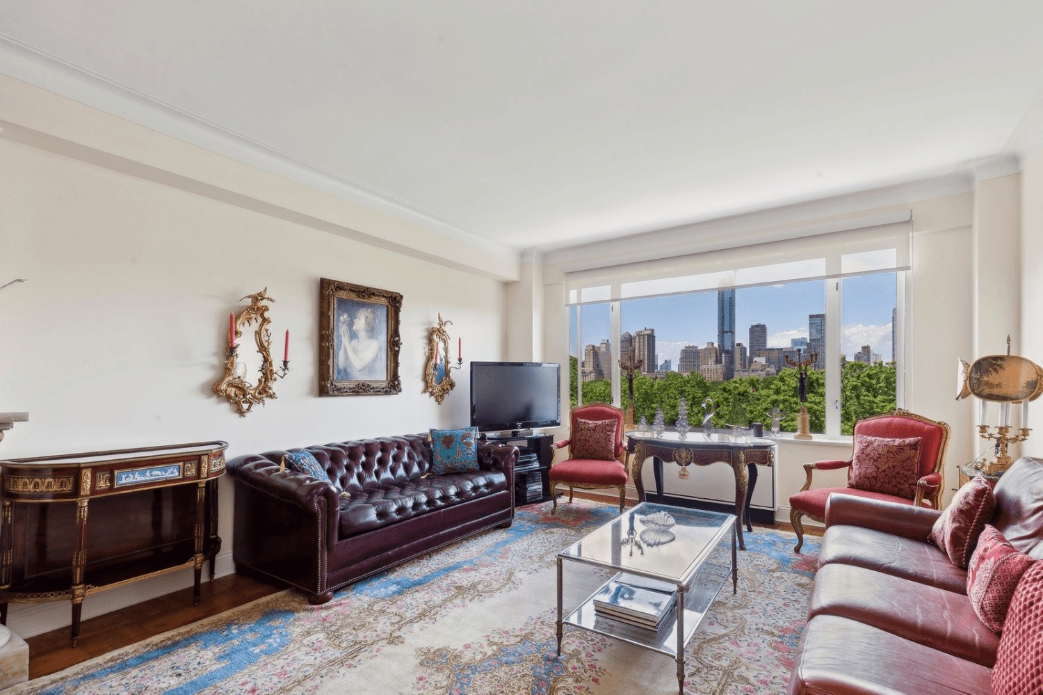 BEST VIEWS ON FIFTH AVENUE at 68th Street, a fabulous location close to museums and wonderful shopping for everything !