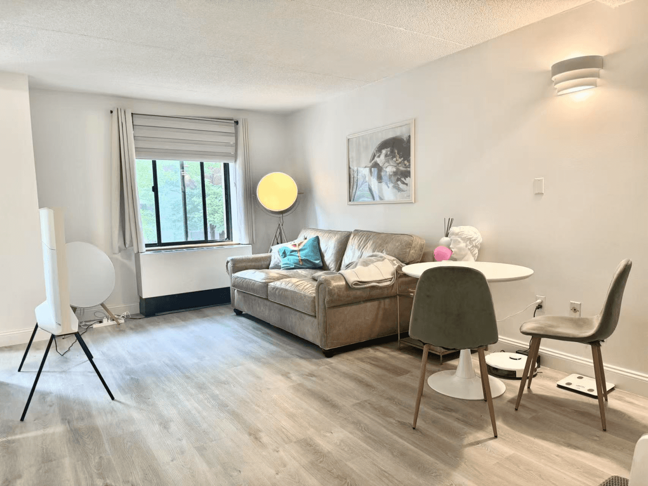 Luxury Soundings Mid rise Elevator building !