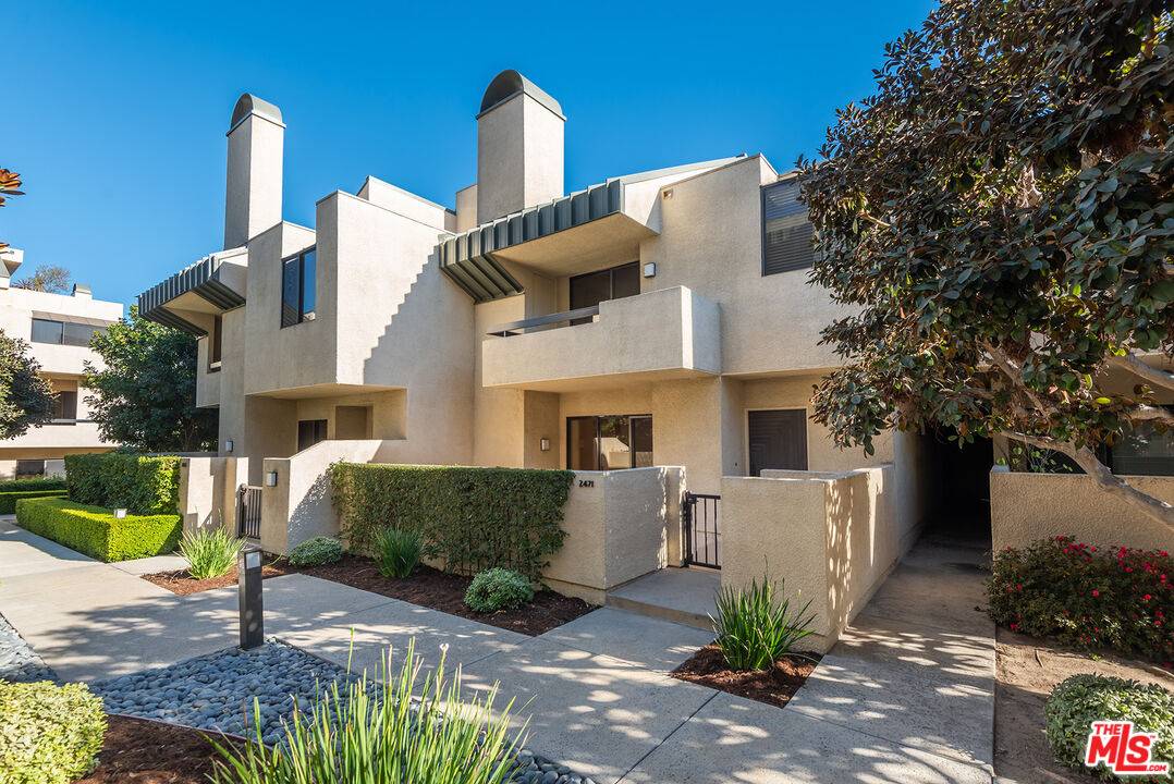 2471 CENTURY HL 2BR Beverlywood La